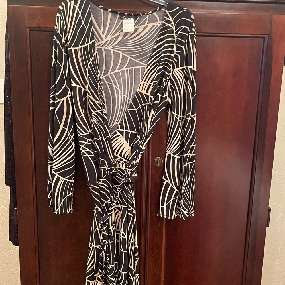 PS……Style black and cream wrap dress Size 14